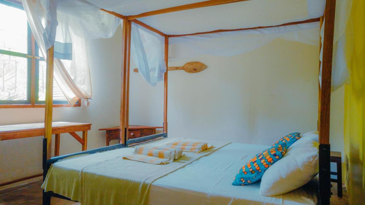 The Slow Leopard Kilwa Hostel Kilwa Masoko Room photo